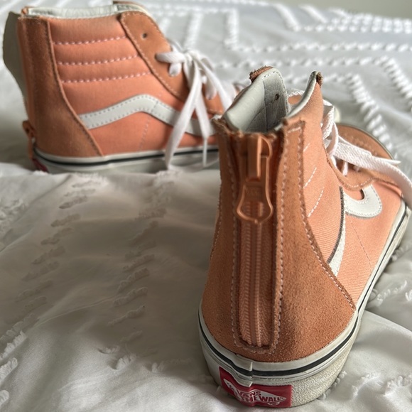 cute Salmond colored shoes for girls in size 3 - Picture 2 of 3